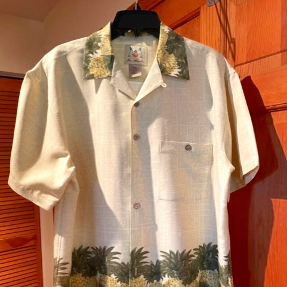 Nice!  Yellow Hawaiian with Pineapples Short Sleeve Shirt